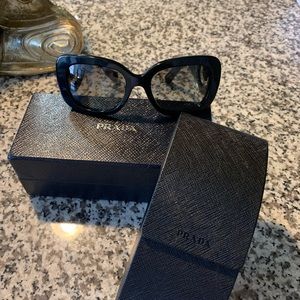 Prada original sunglasses paid $350.00 never worn